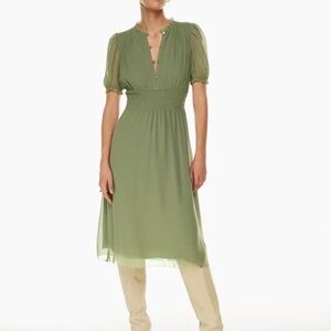 Wilfred Aritzia Daughter Dress in Midi Sage Green Size Medium